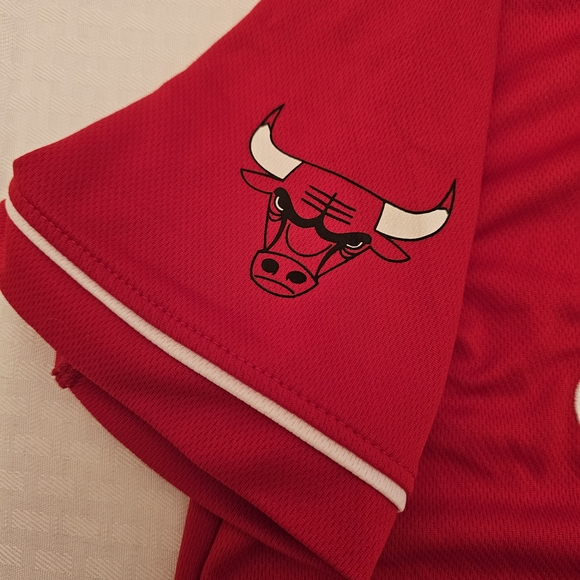 Chicago Bulls Youth Button-Up Jersey | Size 18–20 | Red NBA Style Shirt - Picture 3 of 4